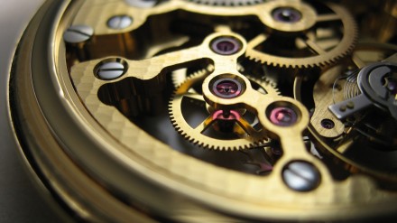 close_up_clocks_gold_gears_clockwork_watch_1920x1080_55519